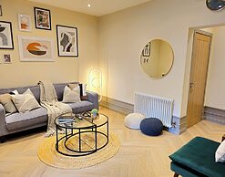 Modern Gem with free parking