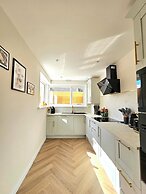 Modern Gem with free parking