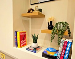 Modern Gem with free parking