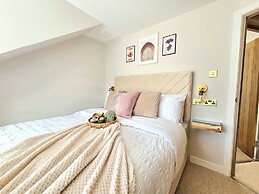 Modern Gem with free parking