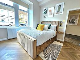 Modern Gem with free parking