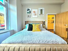 Modern Gem with free parking