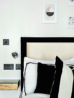 Modern Gem with free parking