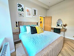 Modern Gem with free parking