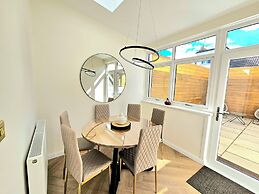 Modern Gem with free parking