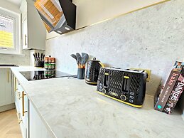 Modern Gem with free parking