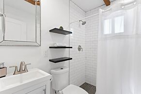 Cottage with BBQ & Hot Tub