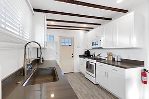 Cottage with BBQ & Hot Tub