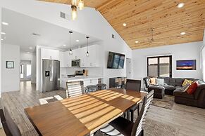 Cottage with BBQ & Hot Tub