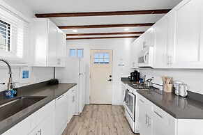 Cottage with BBQ & Hot Tub