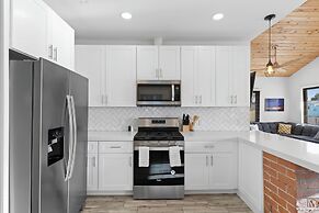 Cottage with BBQ & Hot Tub