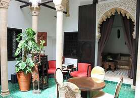 Riad Dar Lalzohra