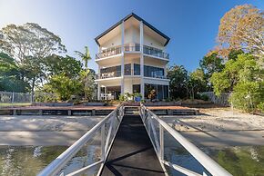 Unit 2 - 7 Noosa Parade - Riverfront