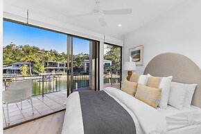Unit 2 - 7 Noosa Parade - Riverfront