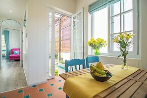 Sunnybeautiful 2-bdr apartment An Bang