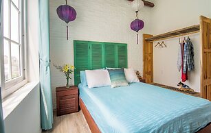 Sunnybeautiful 2-bdr apartment An Bang