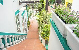 Sunnybeautiful 2-bdr apartment An Bang