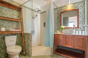 Sunnybeautiful 2-bdr apartment An Bang