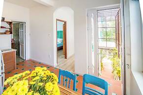 Sunnybeautiful 2-bdr apartment An Bang