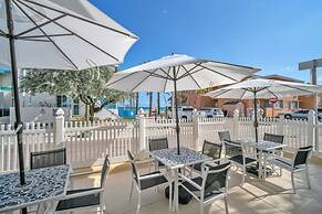 Amazing 1st Floor Apartment Just Steps to Beach