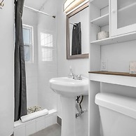 Amazing 1st Floor Apartment Just Steps to Beach