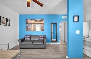 Amazing 1st Floor Apartment Just Steps to Beach