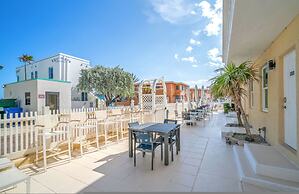 Amazing 1st Floor Apartment Just Steps to Beach