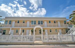 Amazing 1st Floor Apartment Just Steps to Beach