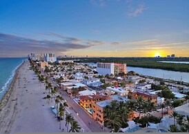 Beach Life in Hollywood