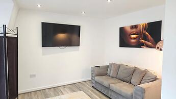 Cozy Liverpool Apartment With 2 Bedrooms