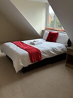 Captivating 5-bed House in Milton Keynes