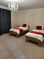 Captivating 5-bed House in Milton Keynes