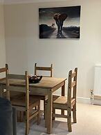 Captivating 5-bed House in Milton Keynes