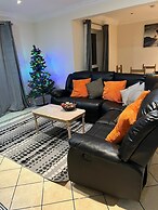 Captivating 5-bed House in Milton Keynes