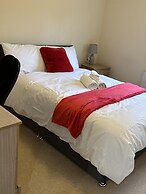 Captivating 5-bed House in Milton Keynes