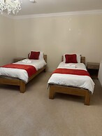 Captivating 5-bed House in Milton Keynes