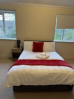 Captivating 5-bed House in Milton Keynes