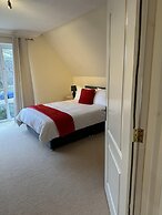 Captivating 5-bed House in Milton Keynes