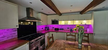 Delightful Space-view Farmhouse Astronauts Lodge