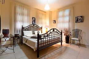 Villa Irene Palace in Peristerona