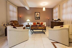 Villa Irene Palace in Peristerona