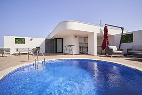 Amazing Penthouse Apartment With Rooftop Pool&bar