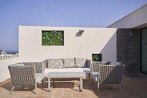 Amazing Penthouse Apartment With Rooftop Pool&bar