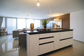 Amazing Penthouse Apartment With Rooftop Pool&bar