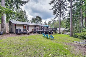 Anderson Island Home w/ Deck: Steps to Lake!