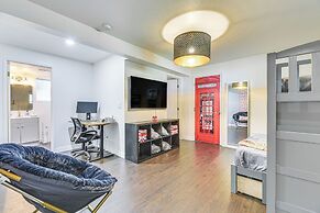 Anderson Island Home w/ Deck: Steps to Lake!