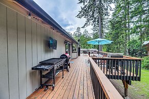 Anderson Island Home w/ Deck: Steps to Lake!