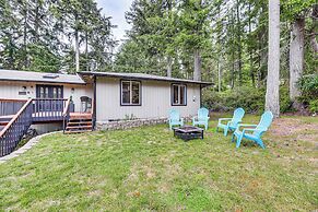 Anderson Island Home w/ Deck: Steps to Lake!