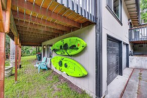 Anderson Island Home w/ Deck: Steps to Lake!
