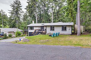 Anderson Island Home w/ Deck: Steps to Lake!